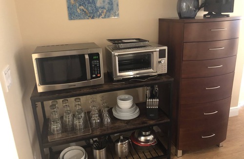 Poinsettia Heights Apartamento | Private bedroom + den suite - shared pool/garden in the heart of Fort Lauderdale