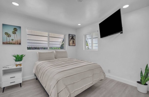 Highland Garden Cama Y Desayuno | Private bedroom with private bathroom close to all beaches interstate niightlife