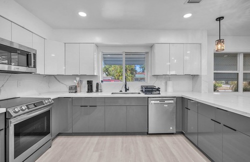 Highland Garden Cama Y Desayuno | Private bedroom with private bathroom close to all beaches interstate niightlife