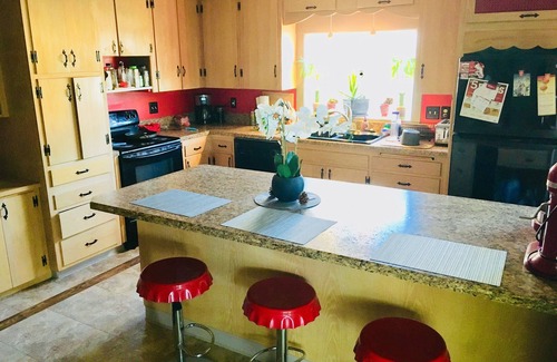 Billings Casa | Dormitorio privado con el rey de California muy cómodo