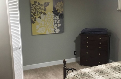 Billings Casa | Dormitorio privado con el rey de California muy cómodo