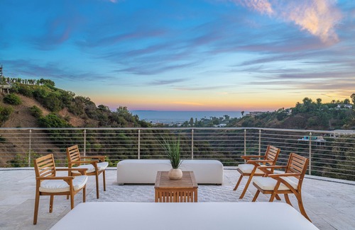 Bel Air Casa | Private Bel Air Estate w/ Pool 5 min from Sunset