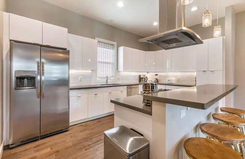 Mid-City Condominio | Private Bienville Villas by Hosteeva