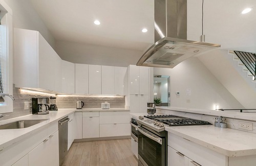 Mid-City Condominio | Private Bienville Villas by Hosteeva