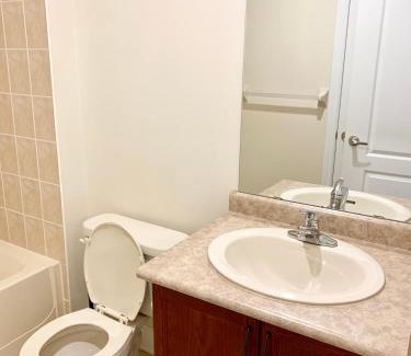 Brampton Casa | Private Bright Coach House - Near Pearson Airport & Downtown Toronto