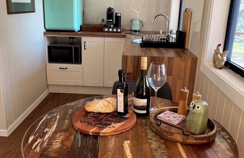 Broke Cabina | Private bush retreat in Hunter Valley Wine Country.