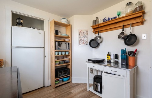 Newport Landing Apartamento | Private & cozy basement apartment surrounded by nature