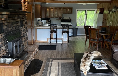 L'Anse Cabina | Private cabin 1 acre lot. Close to town, Lake Superior, beaches, trails, casino
