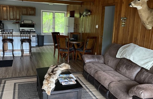 L'Anse Cabina | Private cabin 1 acre lot. Close to town, Lake Superior, beaches, trails, casino