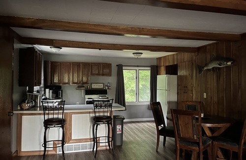 L'Anse Cabina | Private cabin 1 acre lot. Close to town, Lake Superior, beaches, trails, casino