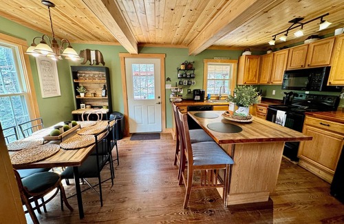 Dahlonega Cabina | Private Cabin by the Creek