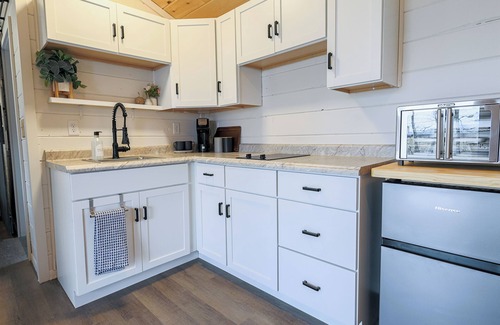 Corinth Cabina | Private Cabin - Hiking. Getaway. Near the ARK. No Cleaning Fees