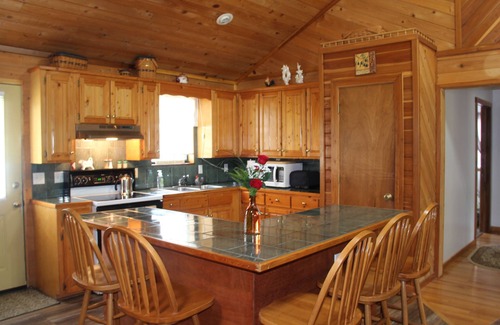 Jack Cabina | Private cabin on 5 acres near Troy, Alabama with pond.