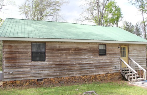 Jack Cabina | Private cabin on 5 acres near Troy, Alabama with pond.