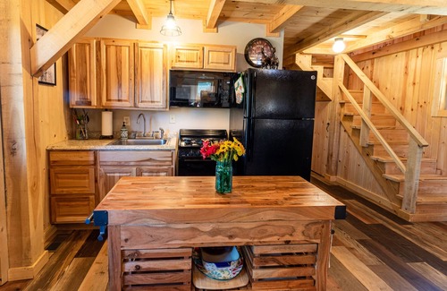 Seaman Cabina | Private cabin on 80 acre farm in Adams County Ohio