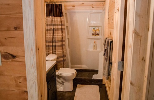 Menahga Cabina | Private cabin on 80 wooded acres