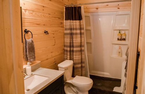 Menahga Cabina | Private cabin on 80 wooded acres