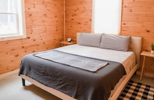 Menahga Cabina | Private cabin on 80 wooded acres