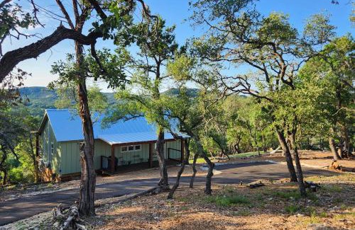 Canyon Lake Casa | Private Cabin with Amazing Hilltop Views of Sunrise, Sunset and Wildlife & Hot Tub