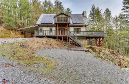 Lakehead Casa | Private Cabin with Forest Views and Grill in Lakehead!