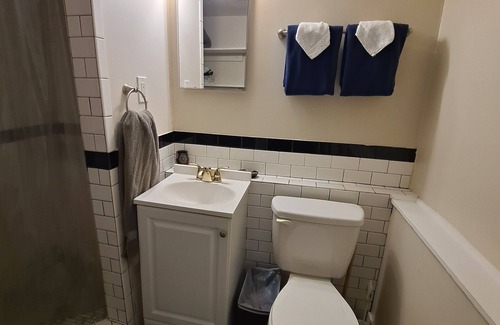 Northside Cabaña | Private Carriage House and Driveway