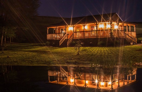 Russell Springs Cabina | Atrapa privado, Alquiler y lanzamiento Lago-Boat incluidos! Cerca del lago Cumberland!