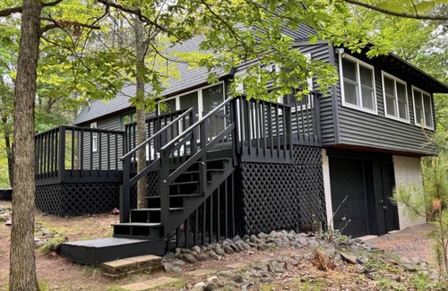 Danbury Casa | Private Chalet, 3 Queen beds on Trails in Voyager