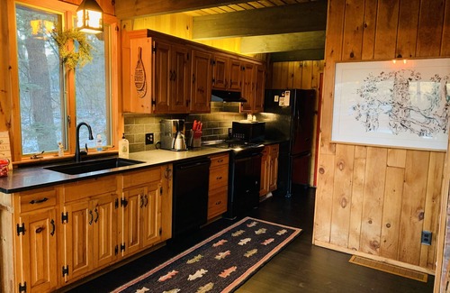 Bolton Landing Chalet De Esquí | RESERVE SU ACOGIDA ESCAPADA DE OTOÑO EN EL LAGO EN BOLTON LANDING