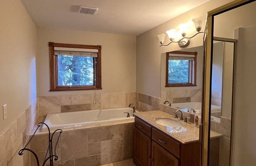 Blueberry Hill Chalet De Esquí | Private Chalet with amazing view and hot tub-20min walk to Whistler Village.