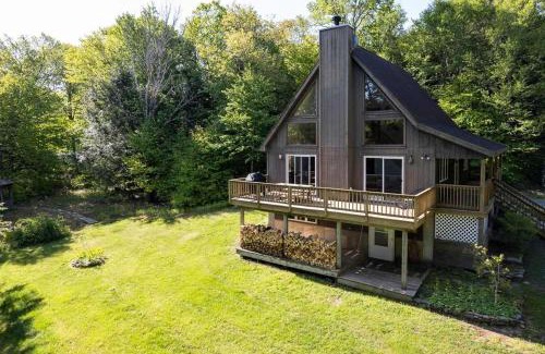 Roscoe Casa | Private Chalet with Fire Pit Deck and Large Yard