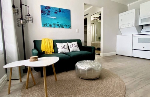 Parker Ridge Casa | Private charming King bed cottage quick drive to downtown and beach