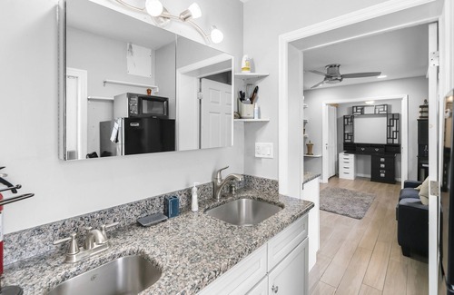 North Corals Casa | Private-Charming 1 Bed with Patio~2.5 miles to Beach 🌴
