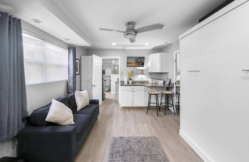 North Corals Casa | Private-Charming 1 Bed with Patio~2.5 miles to Beach 🌴