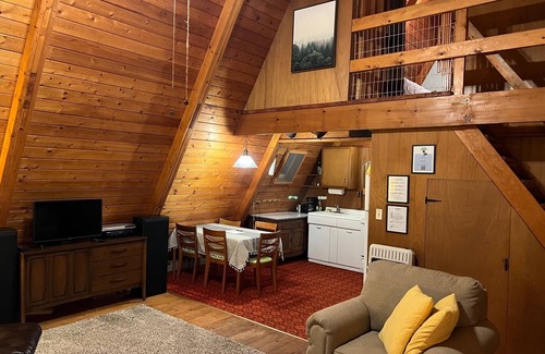 Centre Hall Cabina | Private & Charming A-Frame Cabin Near Penn State & Outdoor Adventures