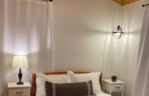 Bryan Cabina | Private charming deluxe cabin on 12-acres