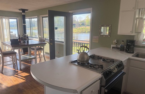 Clarkesville Casa | PRIVATE ! Charming Lake house on 20 acre private lake with sunset vi