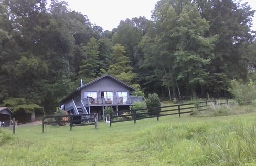 Clarkesville Casa | PRIVATE ! Charming Lake house on 20 acre private lake with sunset vi