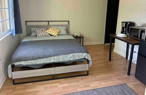 Woodland Hills Apartamento | Private Charming Master Bedroom