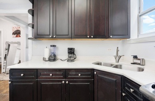 Belmont Cragin Apartamento | Private Chicago Retreat Minutes to Logan Square!