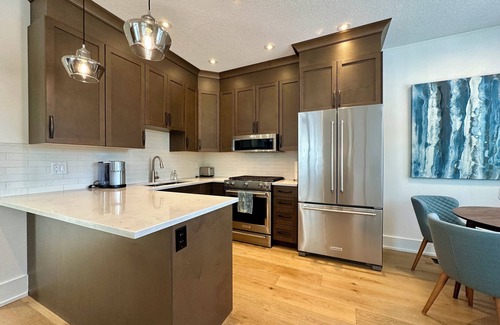 Northwest Calgary Apartamento | Private, clean, stocked carriage suite! 15 min to downtown, 45 min to mountains