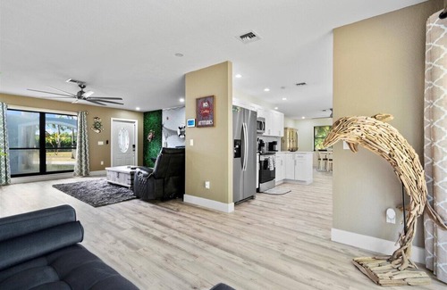 Lake Worth Casa | Private Coastal Chic 3BR Retreat