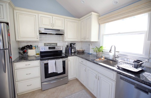 Southold Cabaña | Private Coastal Two Bedroom Cottage on the Water