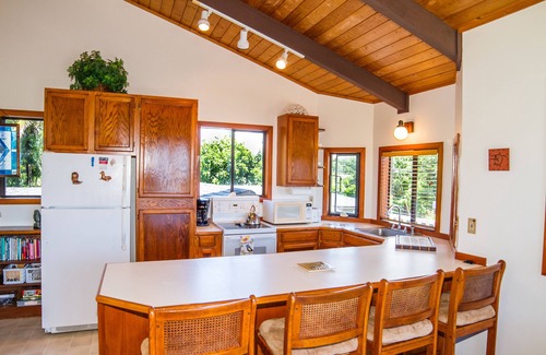 Omao Casa | Privado, cómodo y acogedor con vistas lejanas al mar ya la montaña