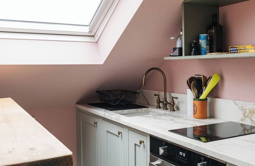 Stroud Green Casa | Private Comfortable Loft Apt in Superb Period Home 5 mins walk to Finsbury Park