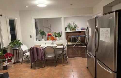 Mississauga Casa | Private comfortable M1 bedroom