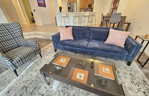 Ocean Park Condominio | Private condo with cozy beach vibes in Venice!