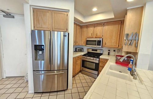 Ocean Park Condominio | Private condo with cozy beach vibes in Venice!