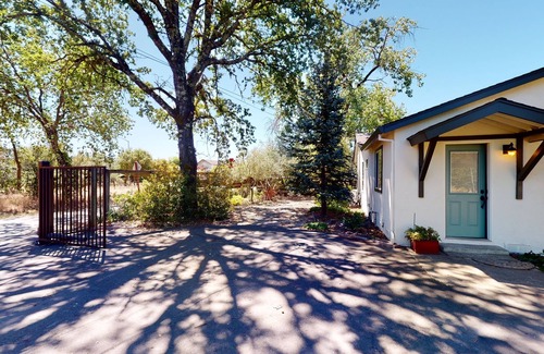 Windsor Cabaña | Private Cottage 5 minutes from Downtown Healdsburg and Windsor on country lane
