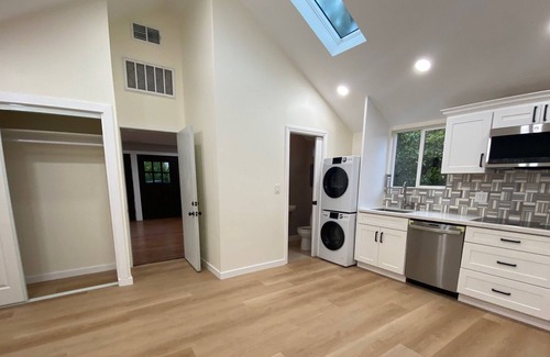Old Palo Alto Cabaña | Private cottage - in charming old Palo Alto, full kitchen, 1BR/1BA. common area