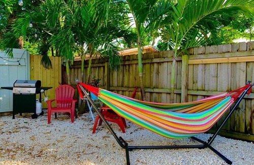 South Palm Park Neighborhood Association Cabaña | Private Cottage Lake Worth Beach/Palm Beach